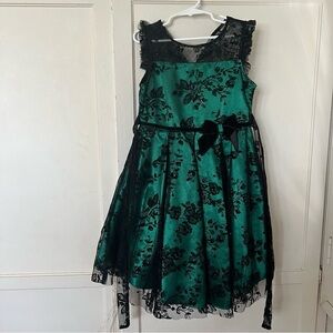 Jona Michelle Green A-line Sleeveless Dress for Weddings size 6 girls